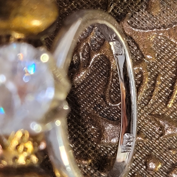 Sterling silver solitaire engagement ring - Picture 7 of 12